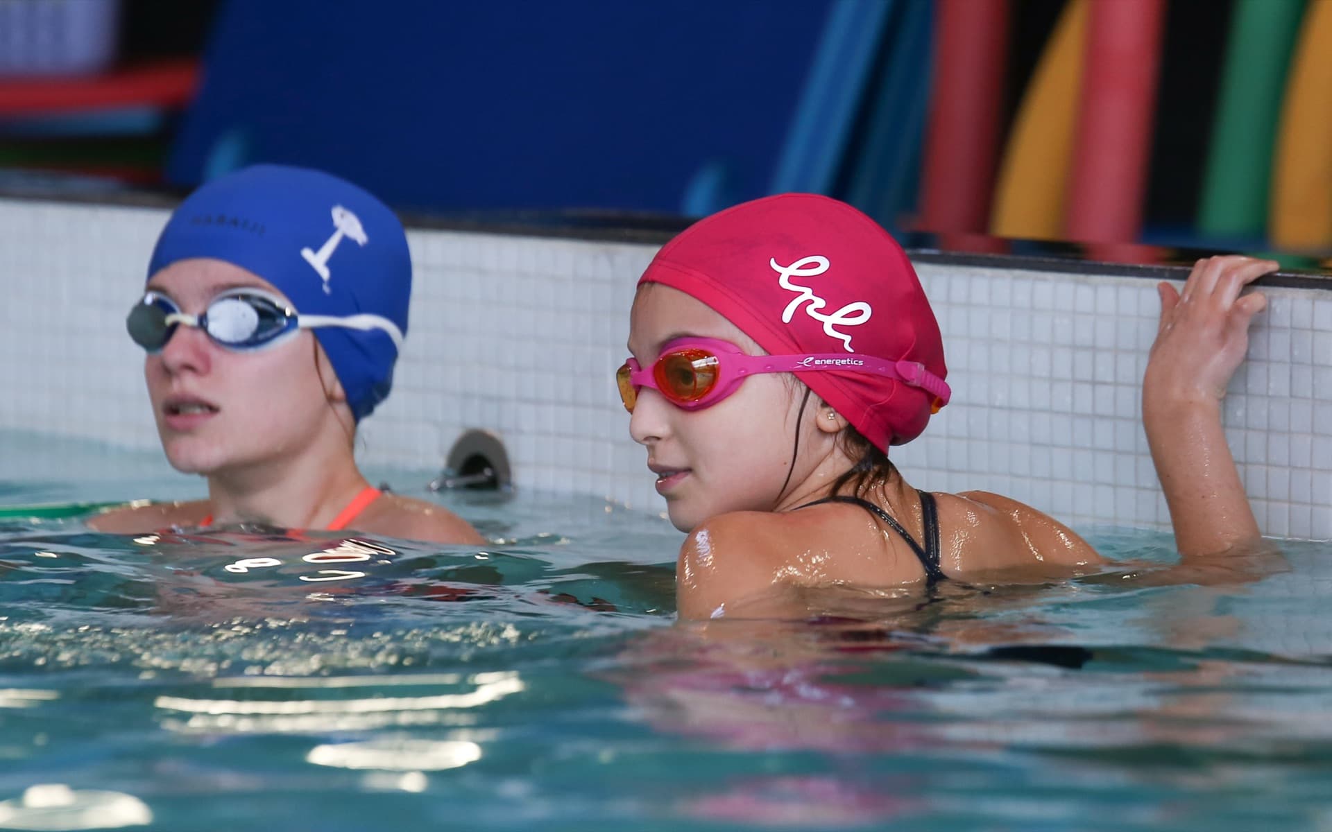 Parent et bébé lors d'un cours d'éveil aquatique
